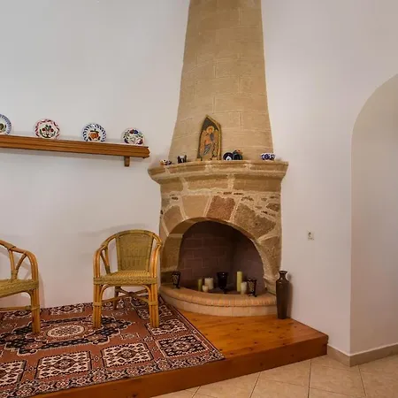 Socrates Traditional House Holiday home *