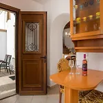 Socrates Traditional House * Haraki