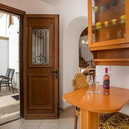 Socrates Traditional House * Charaki
