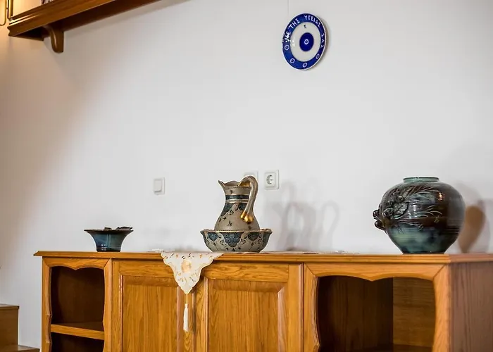 Socrates Traditional House شاراكي