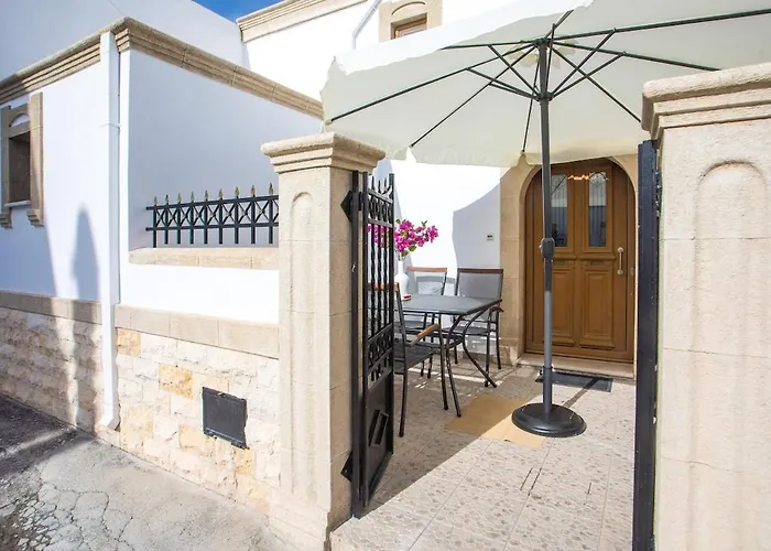 Socrates Traditional House شاراكي