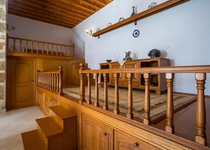 Socrates Traditional House شاراكي