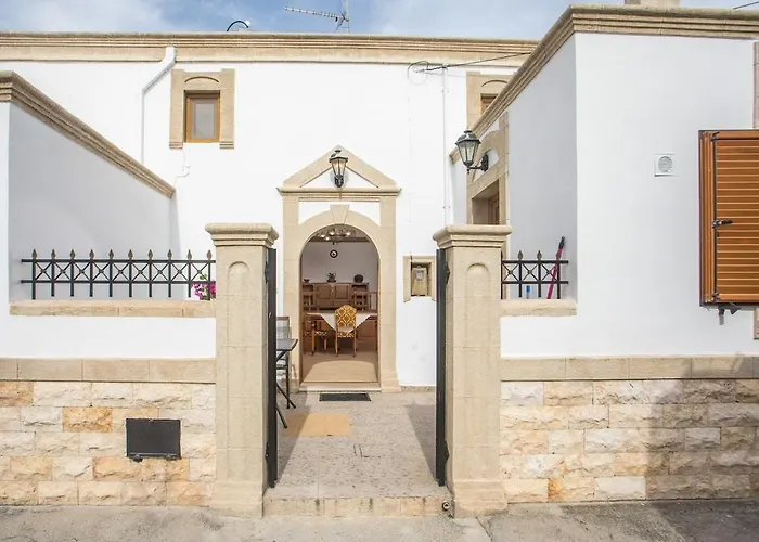 Socrates Traditional House 펜션 *